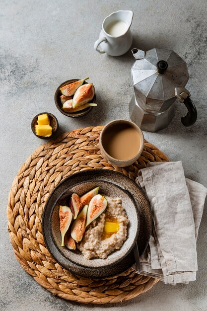 Vista dall'alto delizioso assortimento di pasti per la colazione