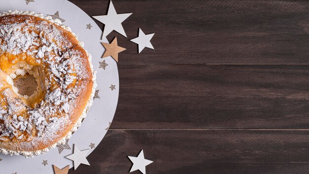 Vista dall'alto delizioso cibo del giorno dell'Epifania con lo spazio della copia