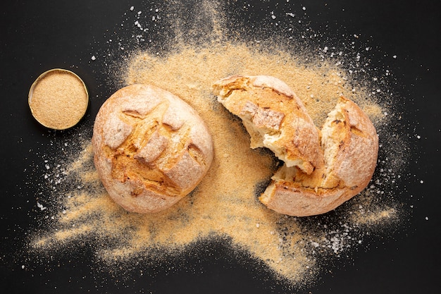 Vista dall'alto delizioso pane fatto in casa