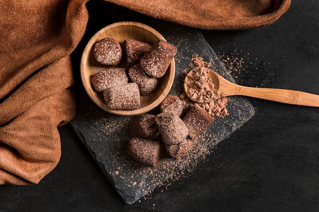 Vista dall'alto delizioso spuntino al cioccolato