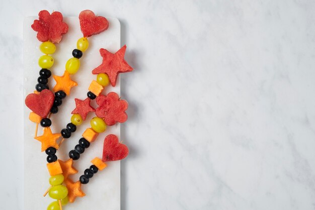 Vista dall'alto delizioso spuntino alla frutta