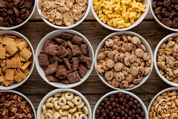 Vista dall'alto dell'assortimento di cereali per la colazione