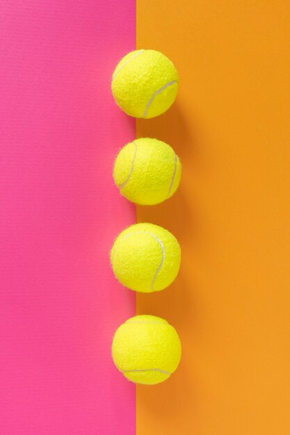 Vista dall'alto della linea sulle palline da tennis