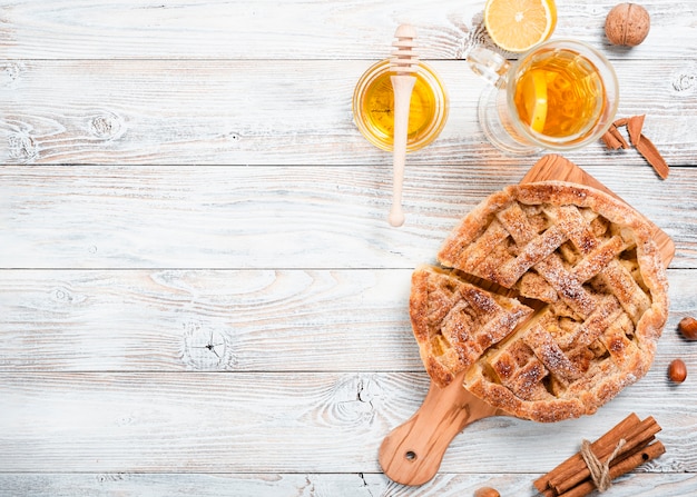 Vista dall'alto della torta appetitosa con spazio di copia