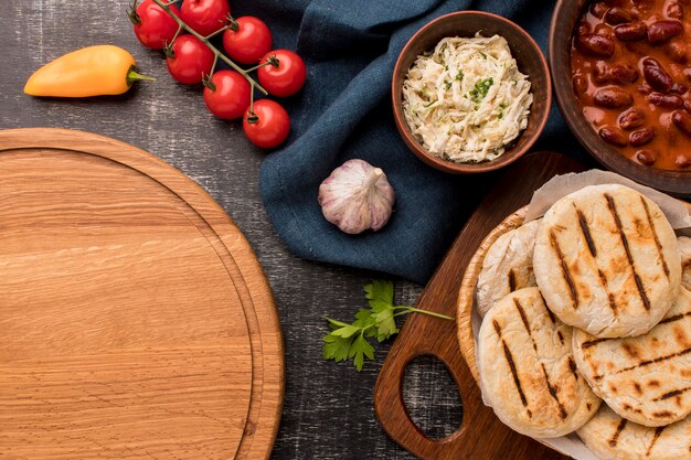 Vista dall'alto di assortimento di cibo delizioso