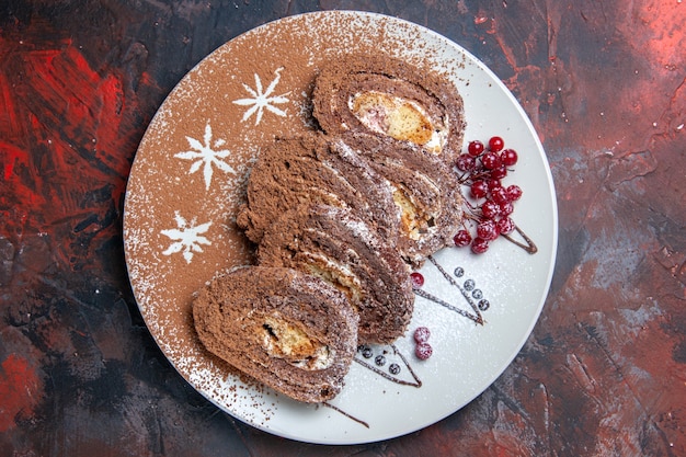 Vista dall'alto di biscotti dolci a fette torte cremose