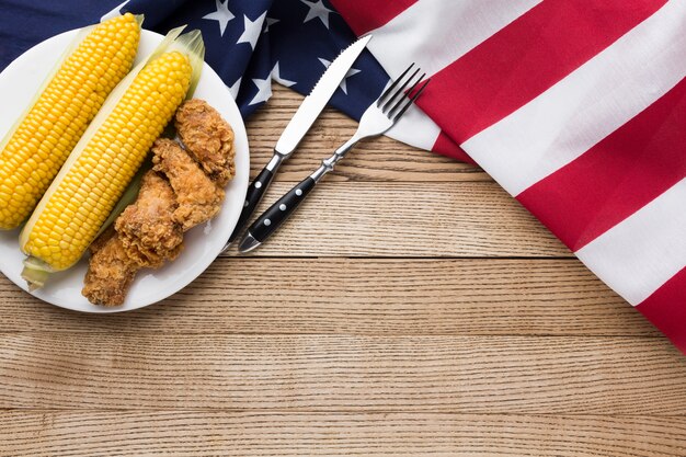 Vista dall'alto di cibo americano con spazio di copia