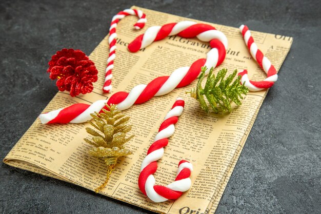 Vista dall'alto di deliziosi biscottini fatti in casa per Natale