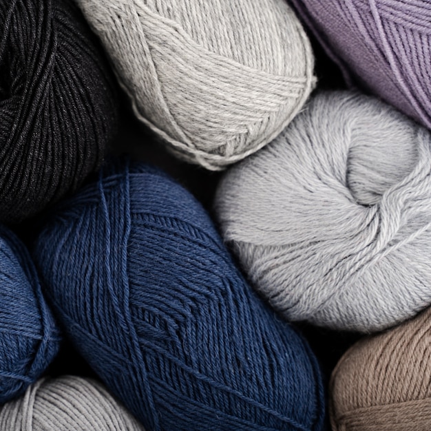 Vista dall'alto di filato di lana colorata