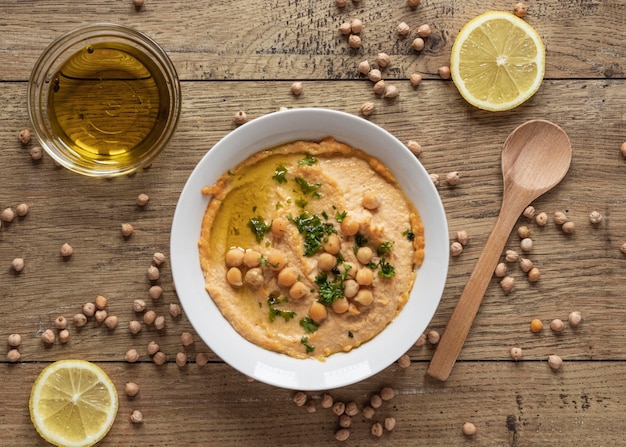 Vista dall'alto di ingredienti alimentari con ceci