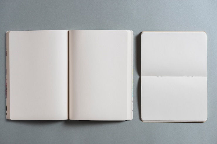 Foto gratuito vista dall'alto di libri bianchi aperti