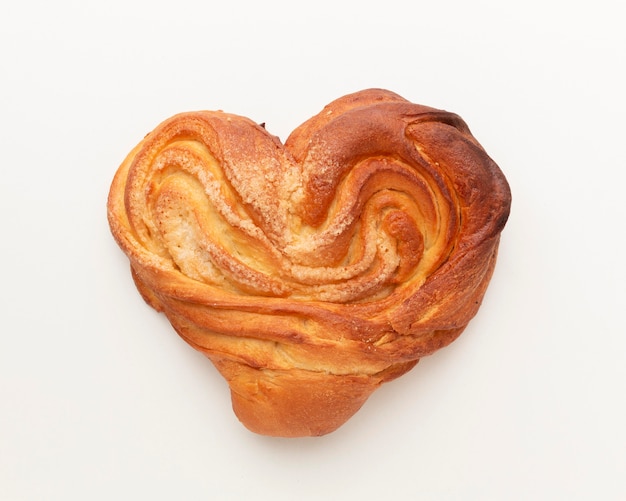 Vista dall'alto di pasticceria a forma di cuore