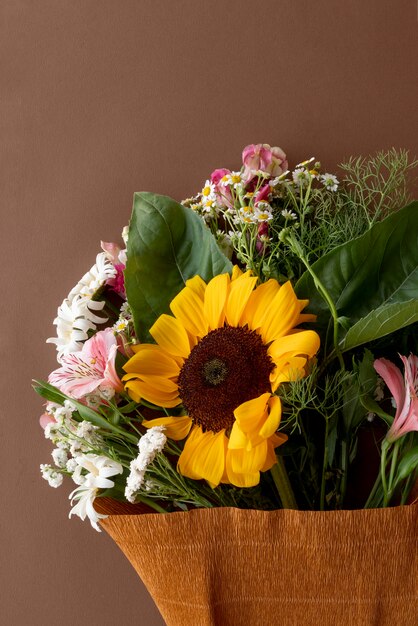 Vista dall'alto di un bellissimo bouquet di fiori