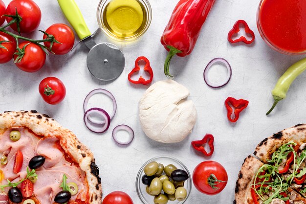 Vista dall'alto disposizione degli ingredienti per la pizza