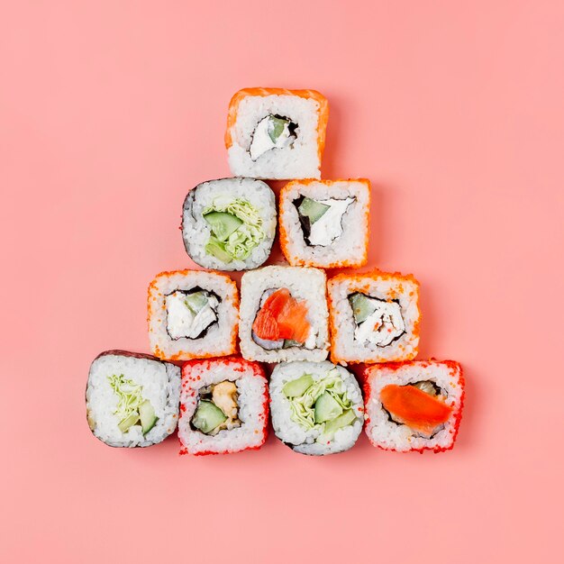 Vista dall'alto disposizione di sushi giapponese