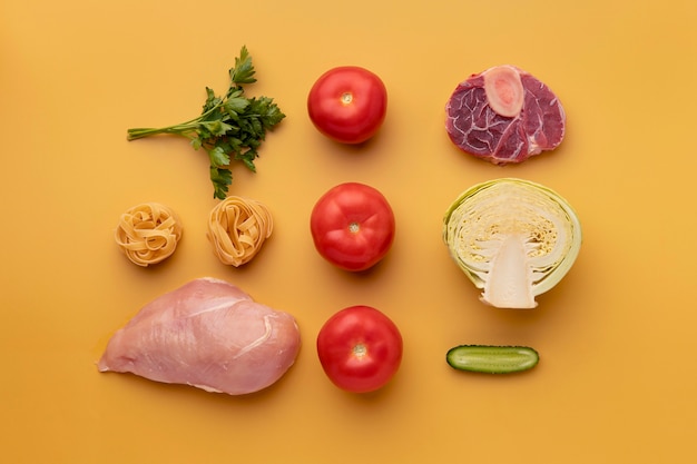 Vista dall'alto disposizione di verdure e carne