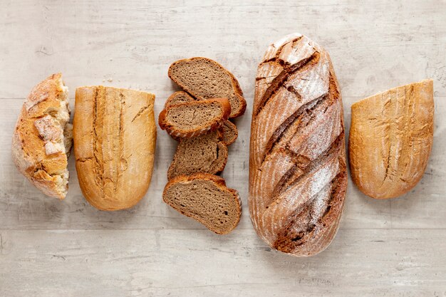 Vista dall'alto diversi tipi di pane