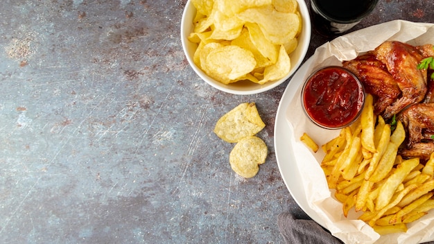 Vista dall'alto fast food con spazio di copia