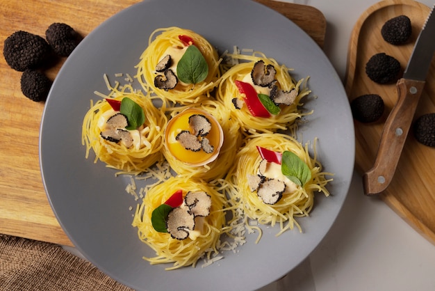 Vista dall'alto gustosa ricetta del tartufo con pasta