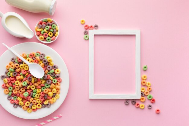 Vista dall'alto gustosi cereali e telaio con spazio di copia