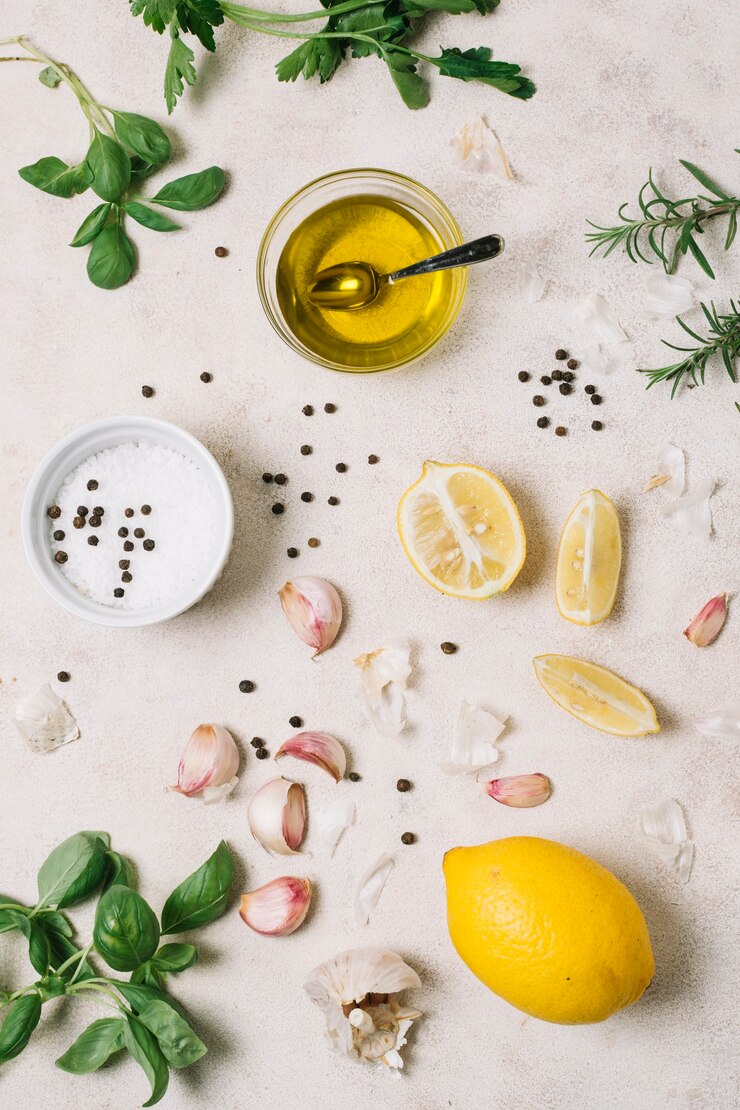 Foto gratuito vista dall'alto olio d'oliva con ingredienti da cucina