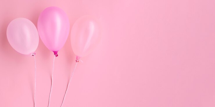 Foto gratuito vista dall'alto palloncini rosa con spazio di copia