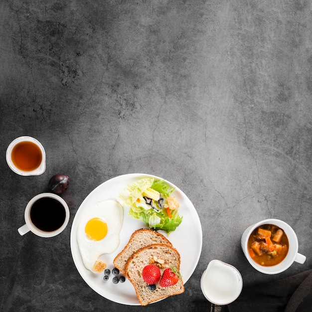 Vista dall'alto raccolta di menu per la colazione