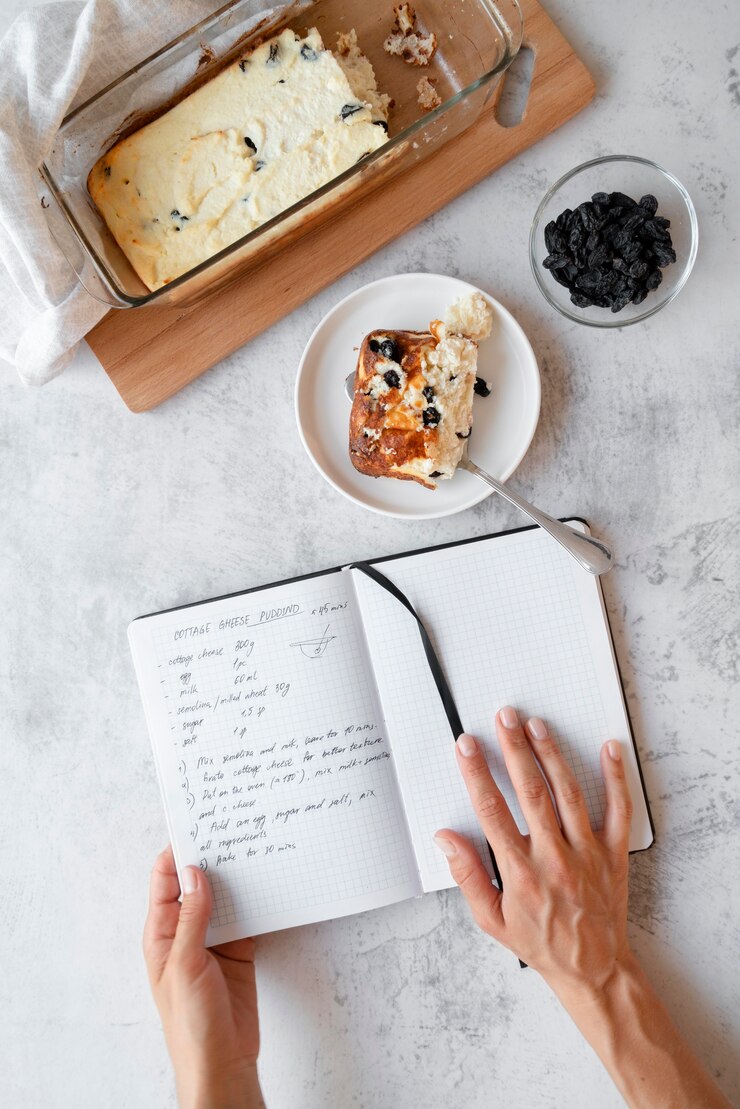 Foto gratuito vista dall'alto sul concetto di natura morta del libro di ricette