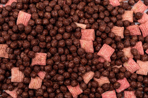 vista dall'alto superficie di palline di cereali al cioccolato