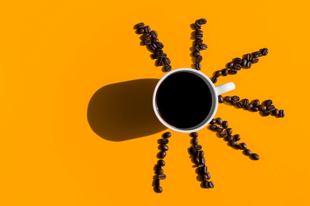 Vista dall&#39;alto tazza di caffè con cereali