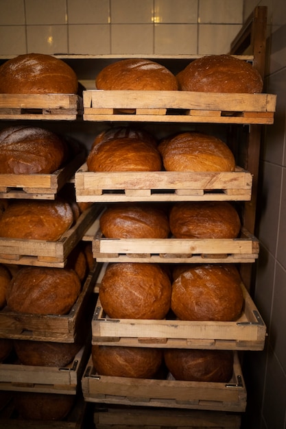 Vista del delizioso pane cotto in pasticceria