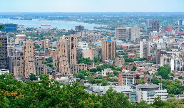 Vista del giorno di Montreal da Mont Royal con lo skyline della città