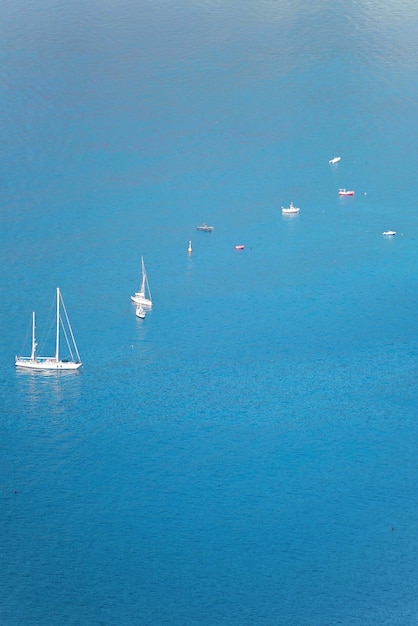 Vista del Mar Ligure con yacht L'Italia