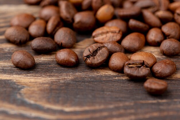 Vista del primo piano del concetto dei chicchi di caffè