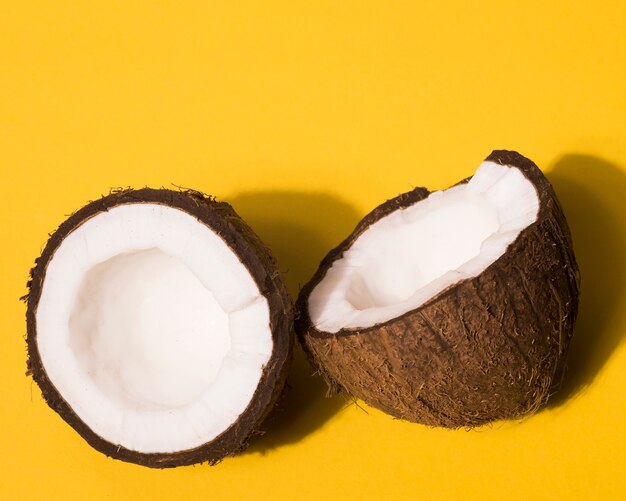 Vista del primo piano del concetto della noce di cocco