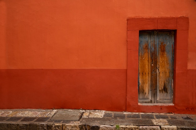 Vista dell'architettura urbana messicana colorata