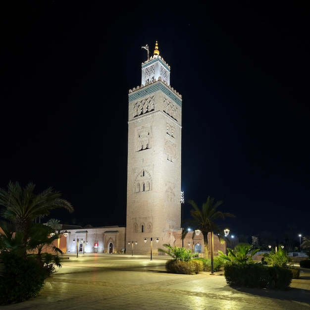 Vista della famosa Moschea Koutoubia di notte