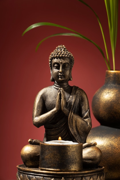 Vista della statuetta di Buddha per la pace e il relax