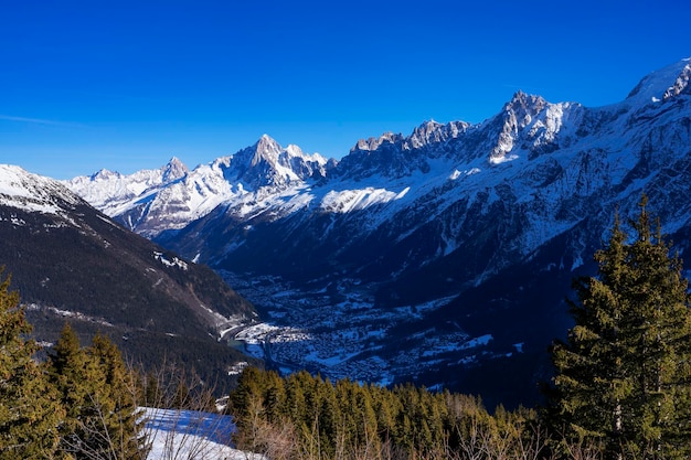 Vista della valle di Chamonix dalla montagna, France