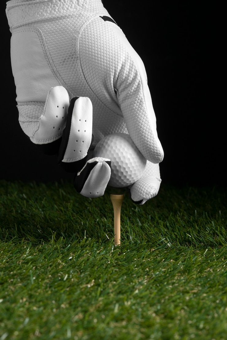 Foto gratuito vista delle attrezzature sportive da golf