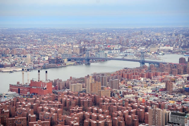 Vista di Arial dell'orizzonte di Brooklyn da New York City Manhattan