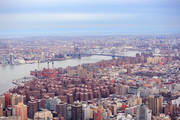 Vista di Arial dell'orizzonte di Brooklyn da New York City Manhattan
