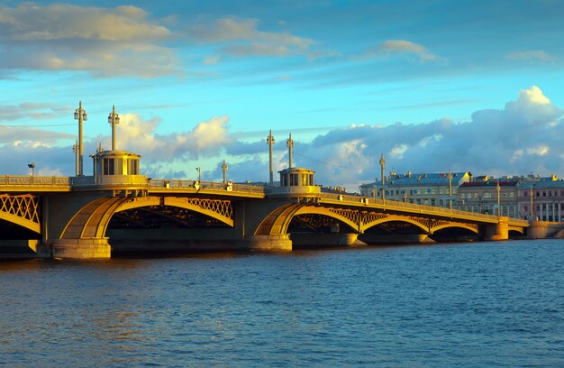 Vista di San Pietroburgo. Ponte Blagoveshchensky