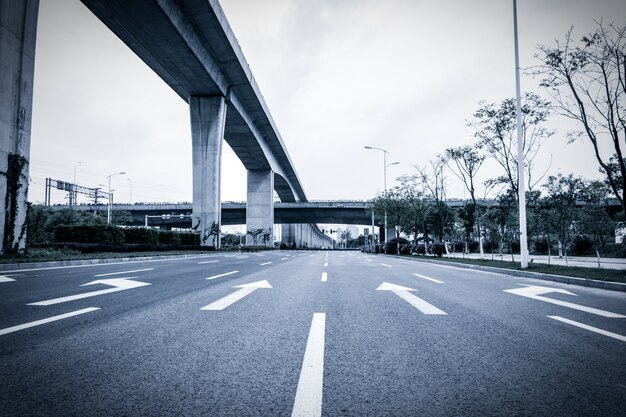 Vista di un viadotto ad alta velocità