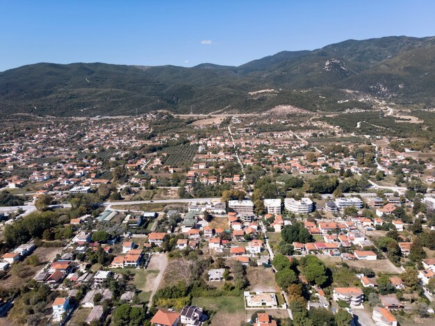 Vista drone del villaggio di Asprovalta in Grecia