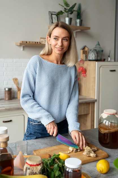 Vista frontale degli ingredienti di taglio della donna