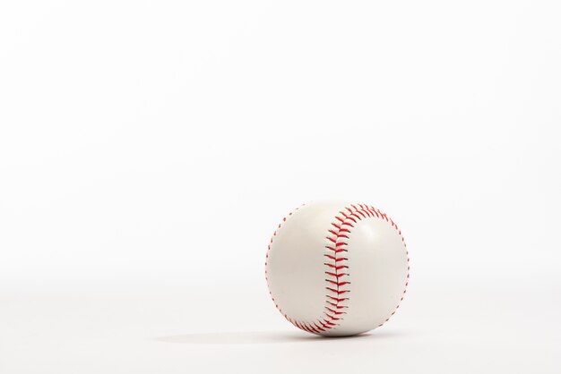 Vista frontale del baseball con spazio di copia