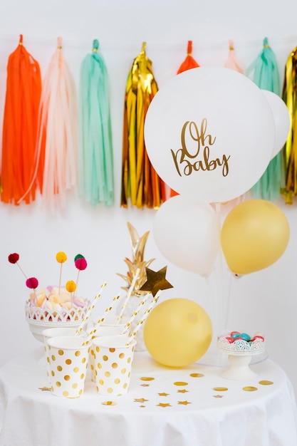 Vista frontale del bellissimo concetto di baby shower