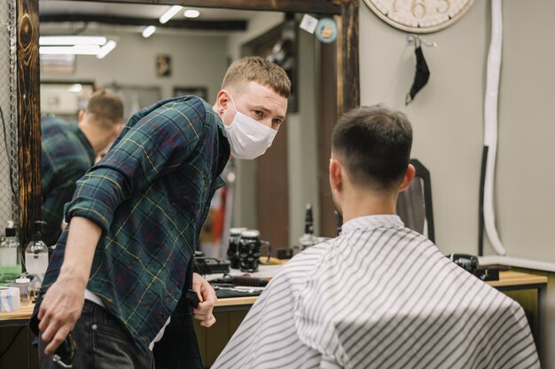 Vista frontale del concetto di negozio di barbiere
