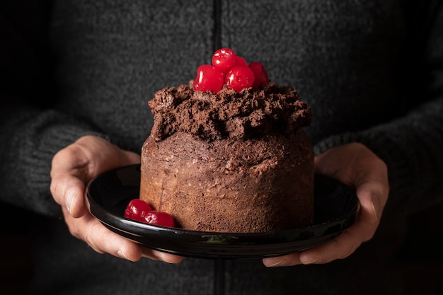 Vista frontale del delizioso concetto di torta al cioccolato